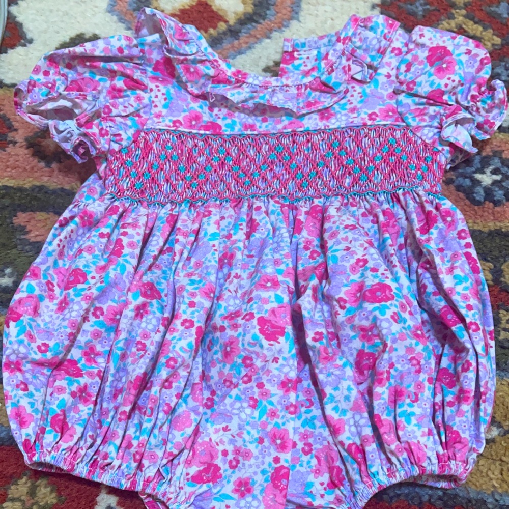 EUC Little English Smocked floral bubble size 6 months